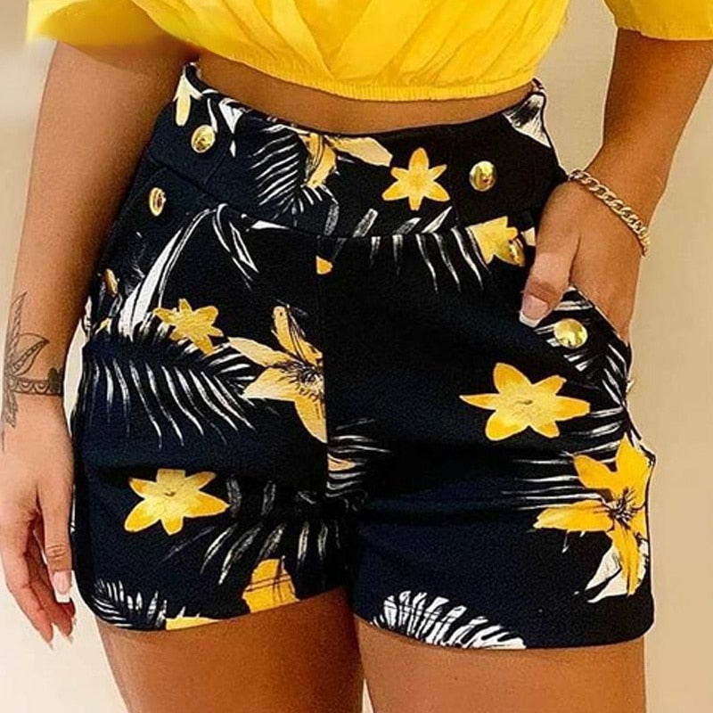 Conjunto de shorts com estampa tropical sem ombro