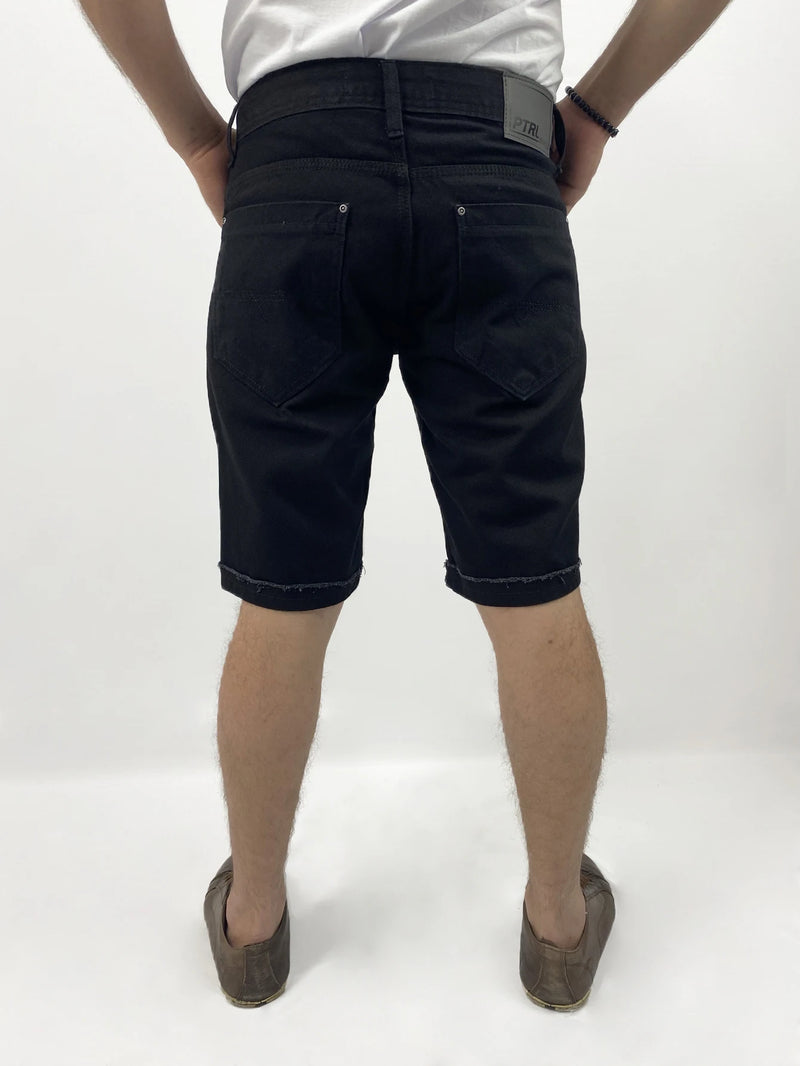 Bermuda Masculina Jeans Preto com Detalhe de Rasgo e Barra Virada